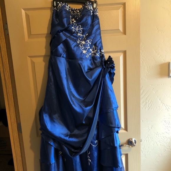Gorgeous Prom Dress - Picture 1 of 2